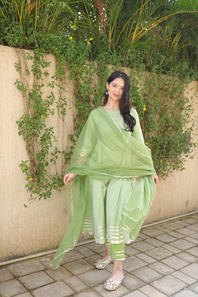 Hara Bandhej anarkali set