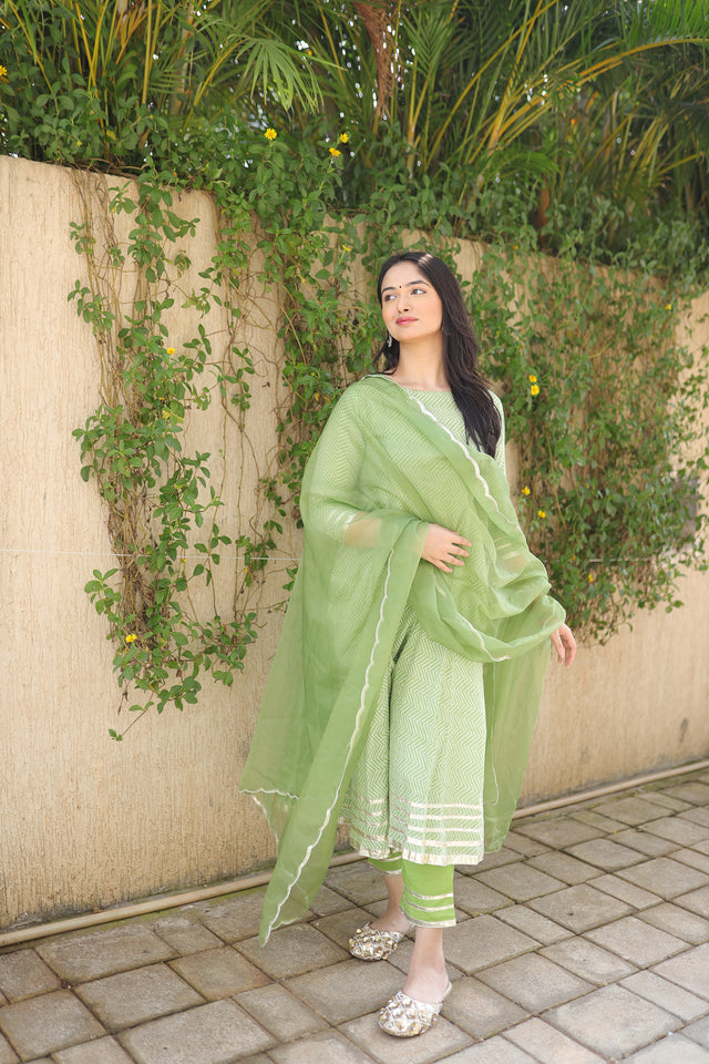 Hara Bandhej anarkali set