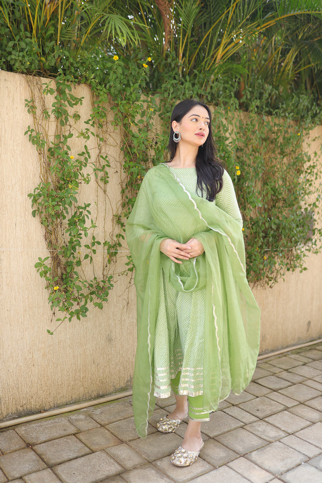 Hara Bandhej anarkali set