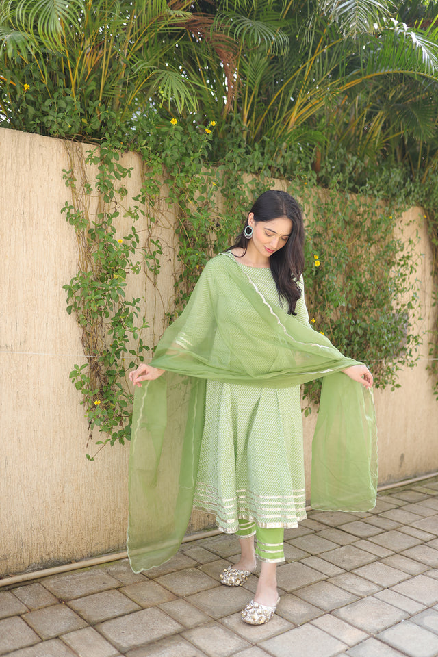 Hara Bandhej anarkali set