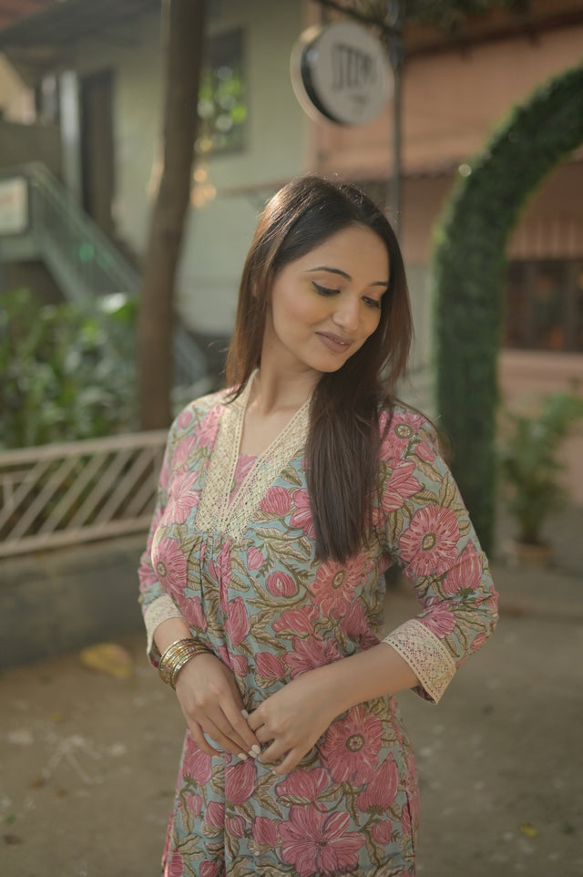 Aruna Rosa Kurta