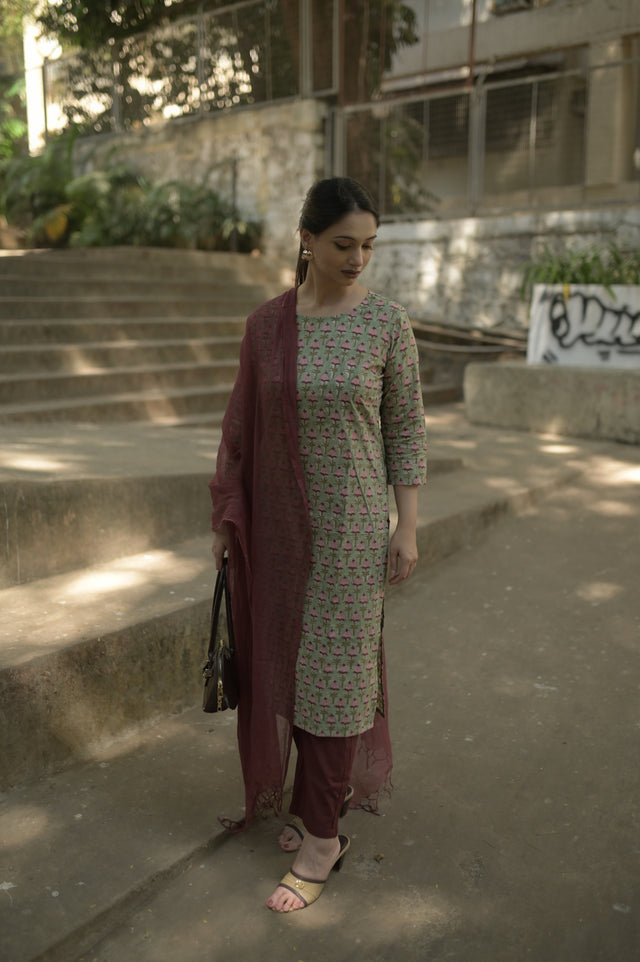 Amrita Falak Suit Set