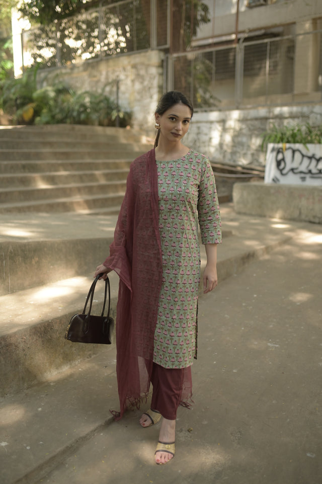 Amrita Falak Suit Set