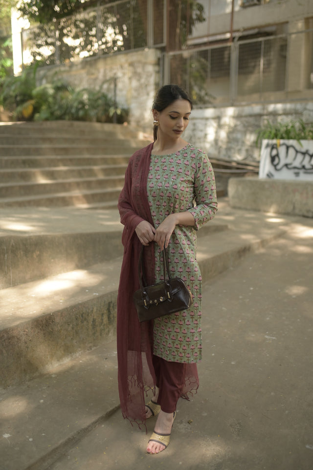 Amrita Falak Suit Set