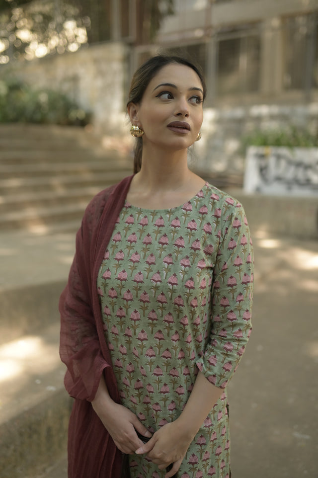 Amrita Falak Suit Set