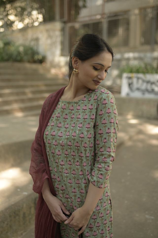 Amrita Falak Suit Set