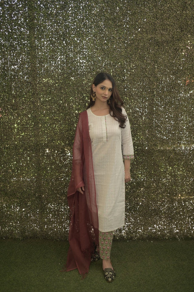 Noora Falak Suit Set