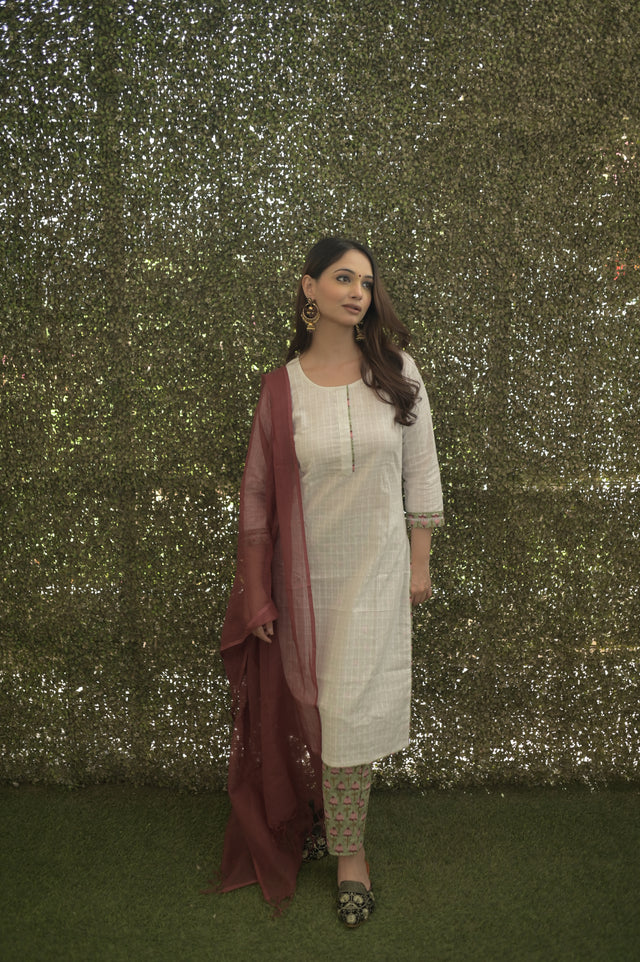 Noora Falak Suit Set