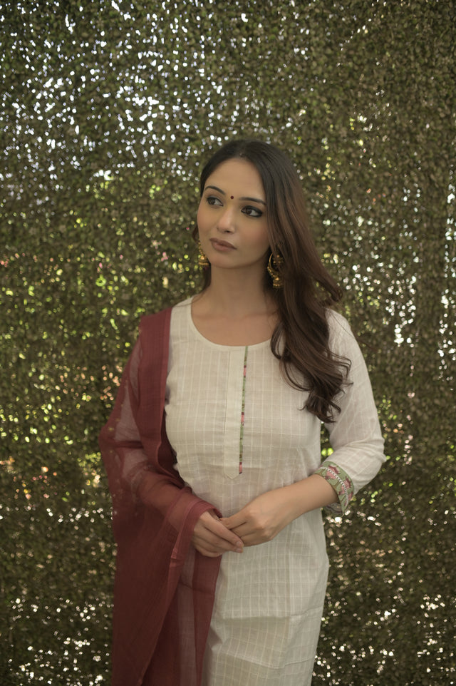 Noora Falak Suit Set