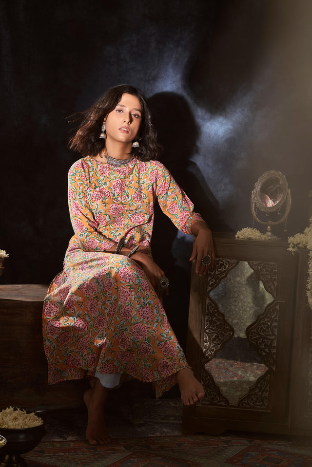 Naaya Gold Kurta Set