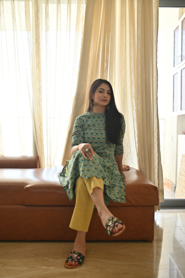 Naaya Olive Kurta Set