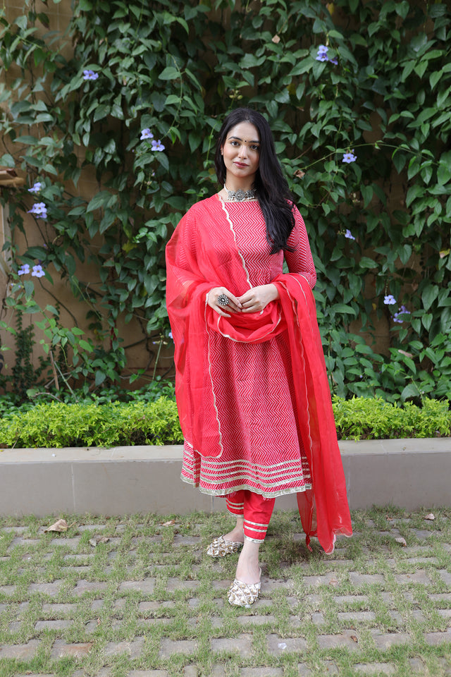 Laal Bandhej anarkali set