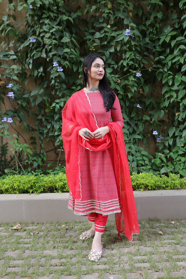 Laal Bandhej anarkali set