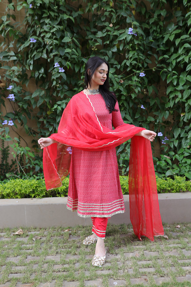 Laal Bandhej anarkali set